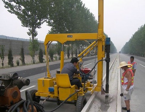 高速公路波形护栏安装施工队承接各地护栏安装工程