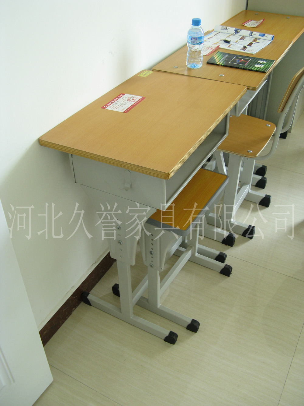 单人学生课桌椅,教室课桌凳,河北课桌椅厂家,新课桌椅