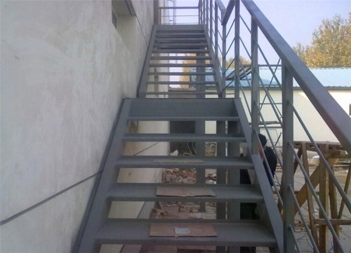 钢楼梯 消防钢楼梯 介绍 消防钢楼梯焊接钢楼梯以支点少,承重高,造型