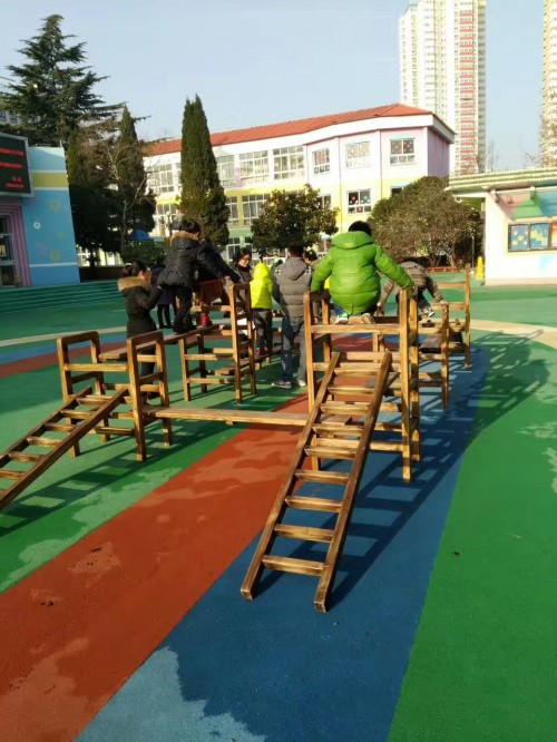 长廊攀爬架订做 幼儿园绳网攀爬 大型碳化积木