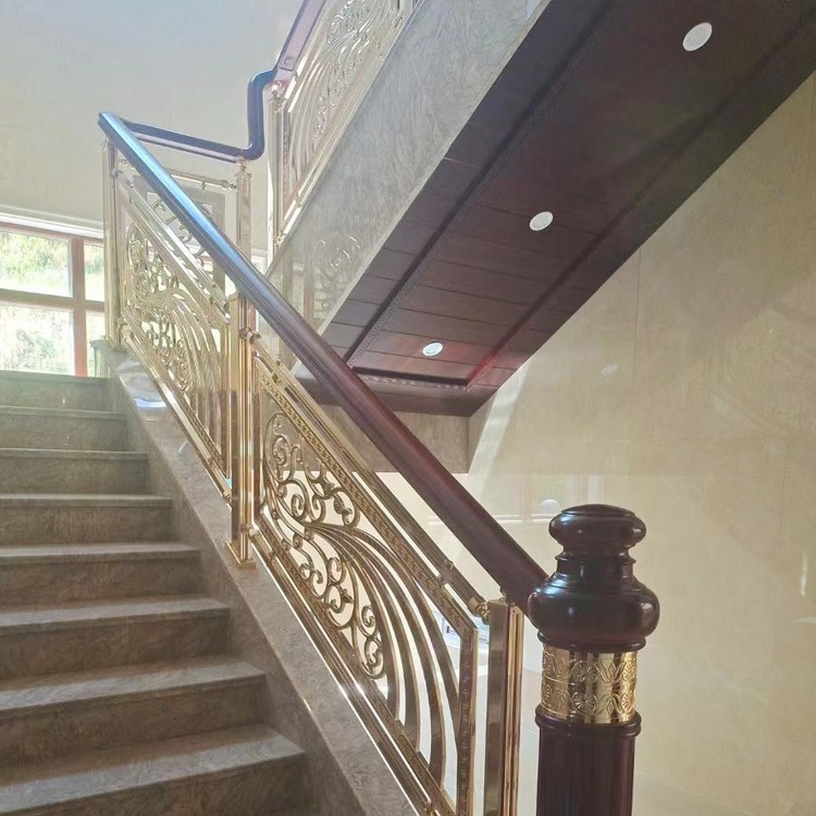 S型镀金铜楼梯扶手将设计艺术和美相结合